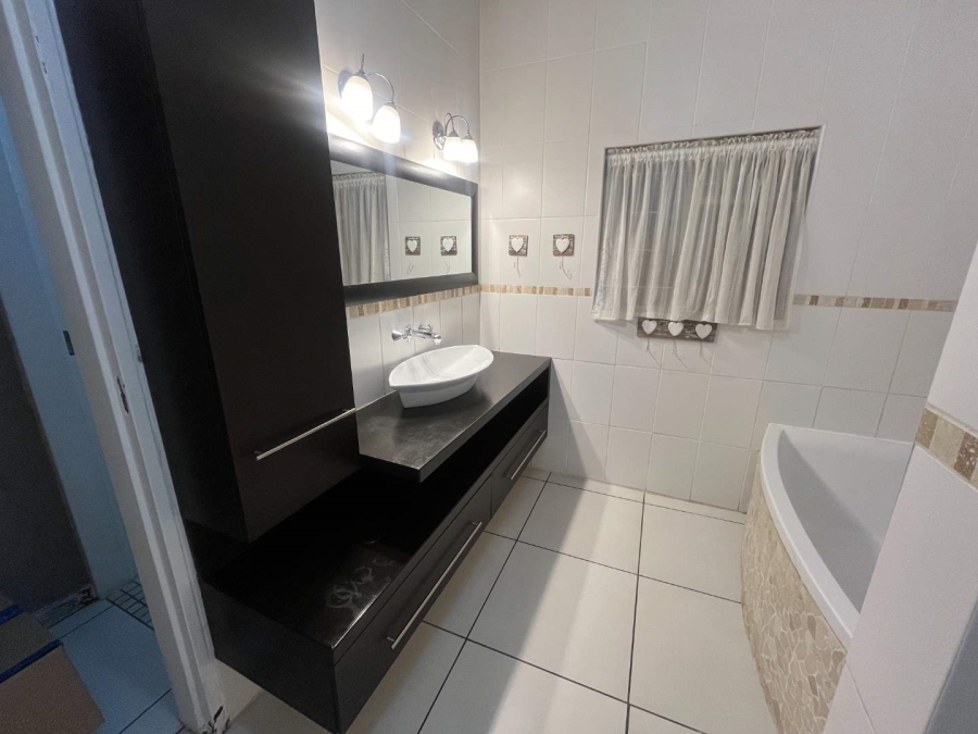 4 Bedroom Property for Sale in Olyfvenhoudtsdrift Northern Cape